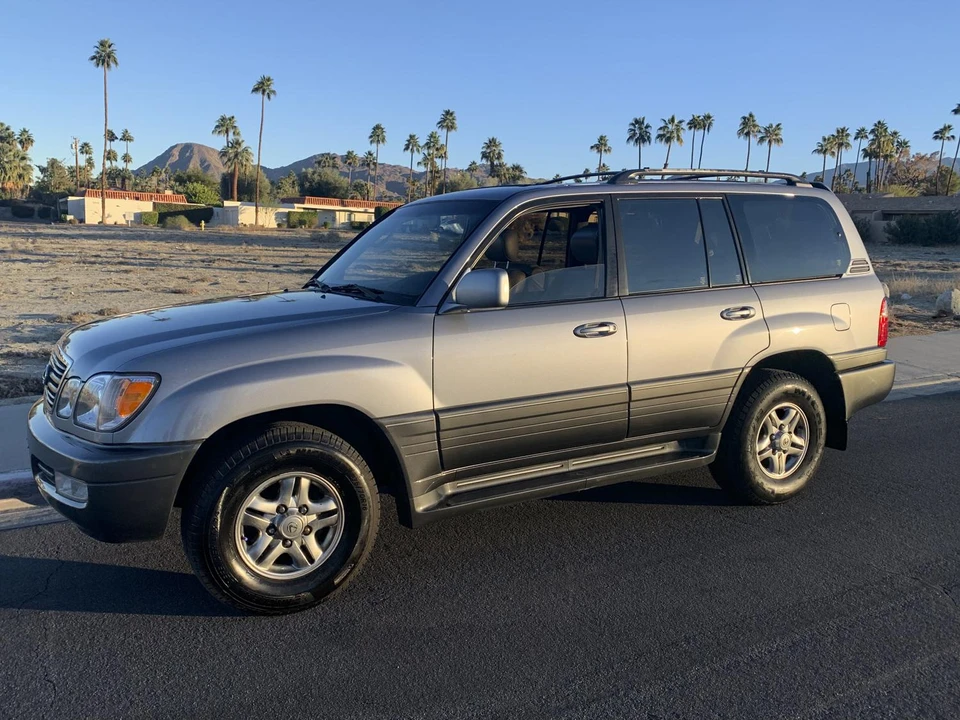 2001 Lexus LX 2nd Gen - Image 20 of 31