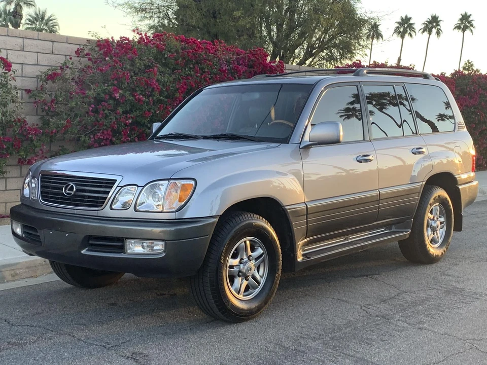 2001 Lexus LX 2nd Gen - Image 12 of 31