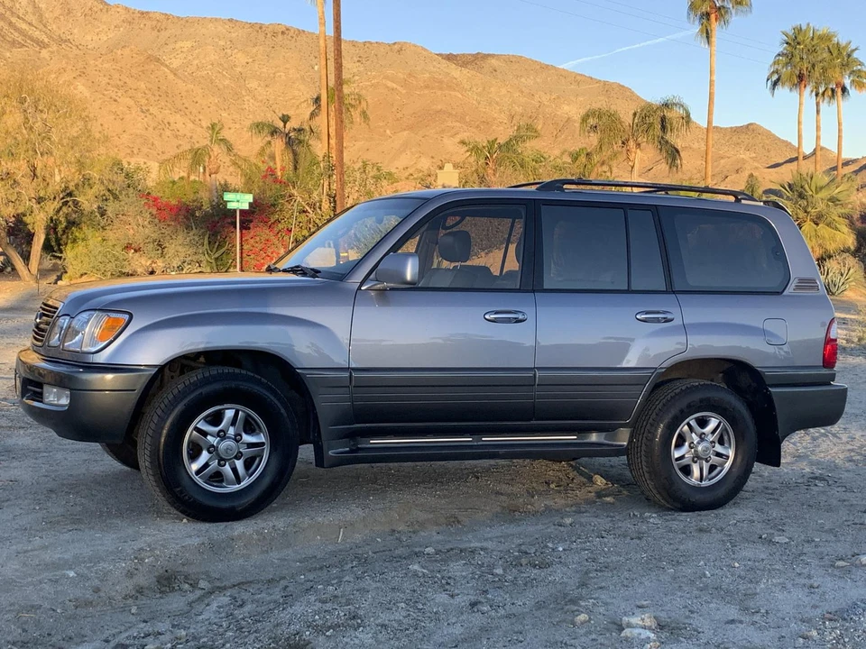 2001 Lexus LX 2nd Gen - Image 26 of 31