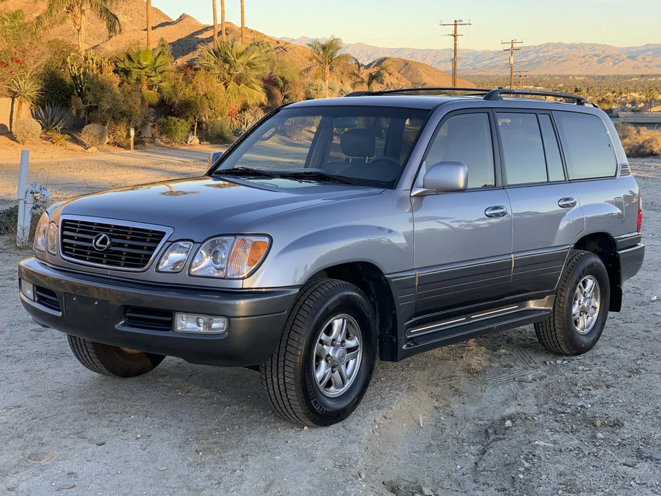 2001 Lexus LX 2nd Gen - Image 21 of 31