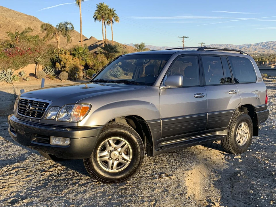 2001 Lexus LX 2nd Gen - Image 19 of 31