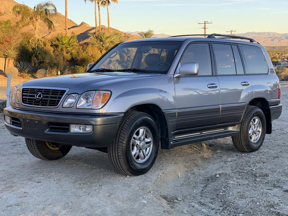 2001 Lexus LX 2nd Gen - Image 22 of 31