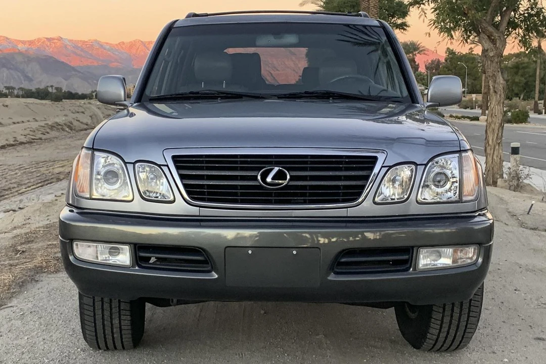 2001 Lexus LX 2nd Gen - Image 2 of 31