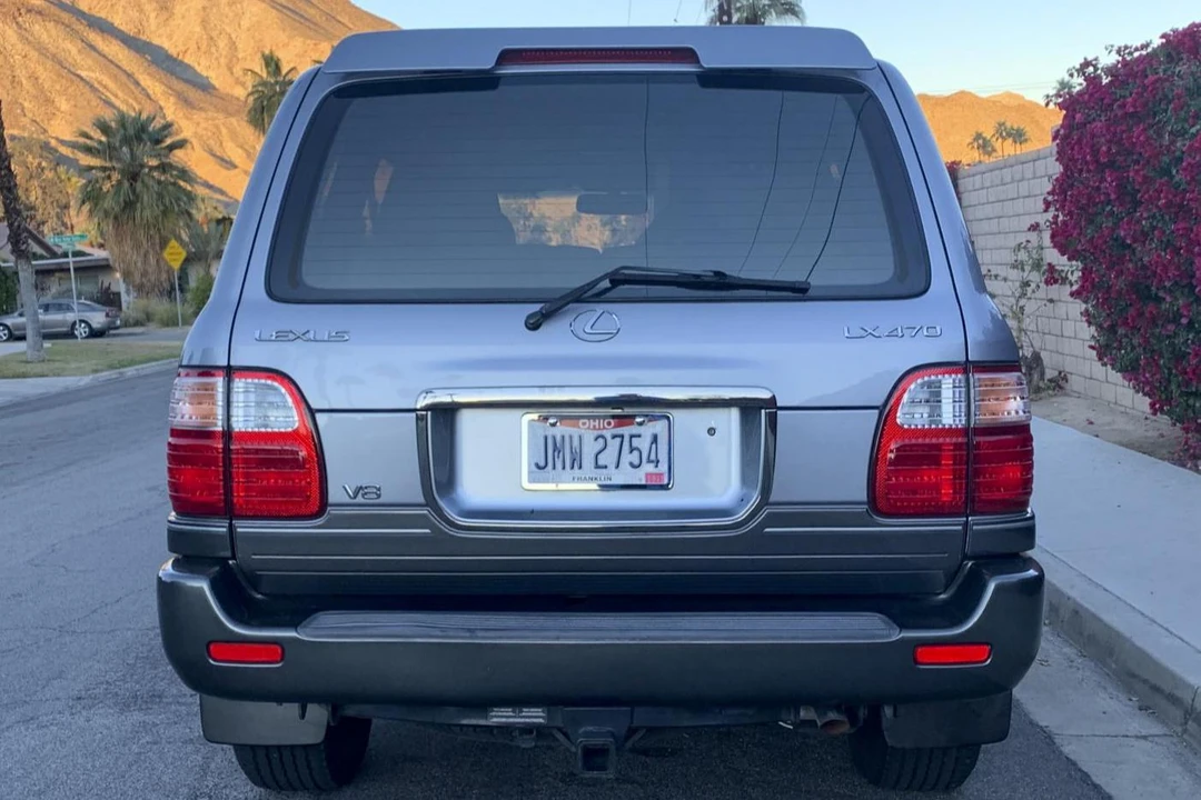 2001 Lexus LX 2nd Gen - Image 5 of 31