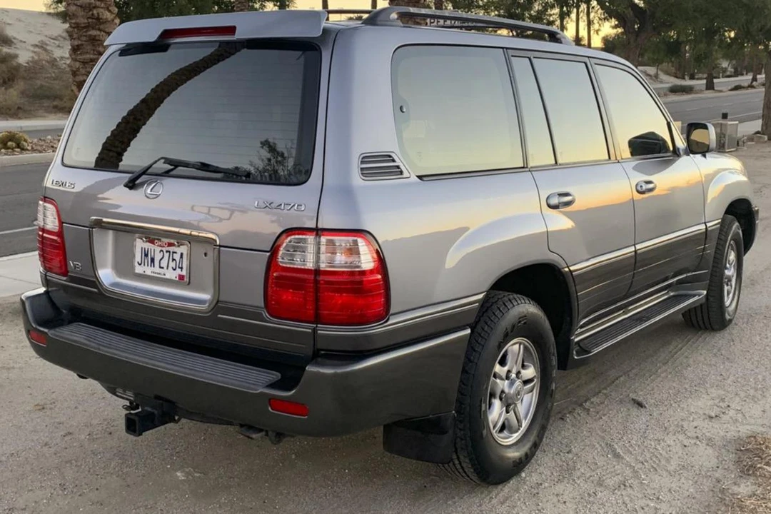 2001 Lexus LX 2nd Gen - Image 4 of 31