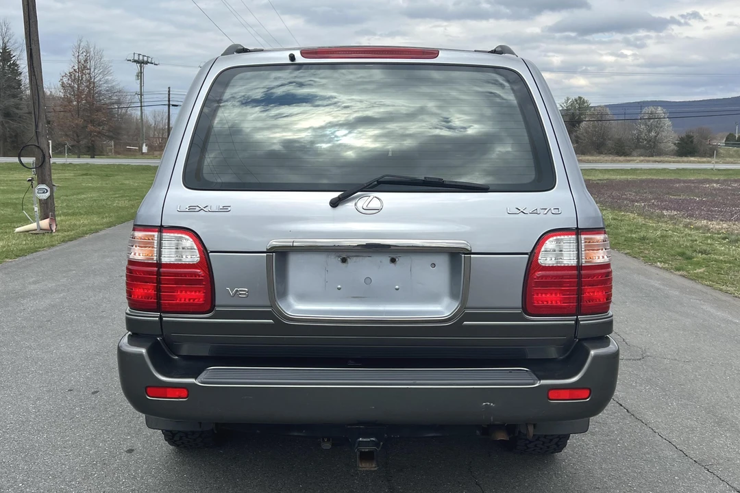 2001 Lexus LX 2nd Gen - Image 5 of 31