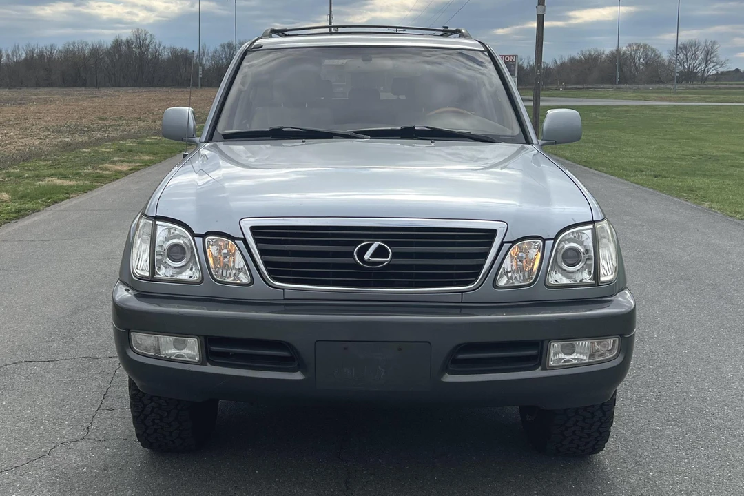 2001 Lexus LX 2nd Gen - Image 2 of 31