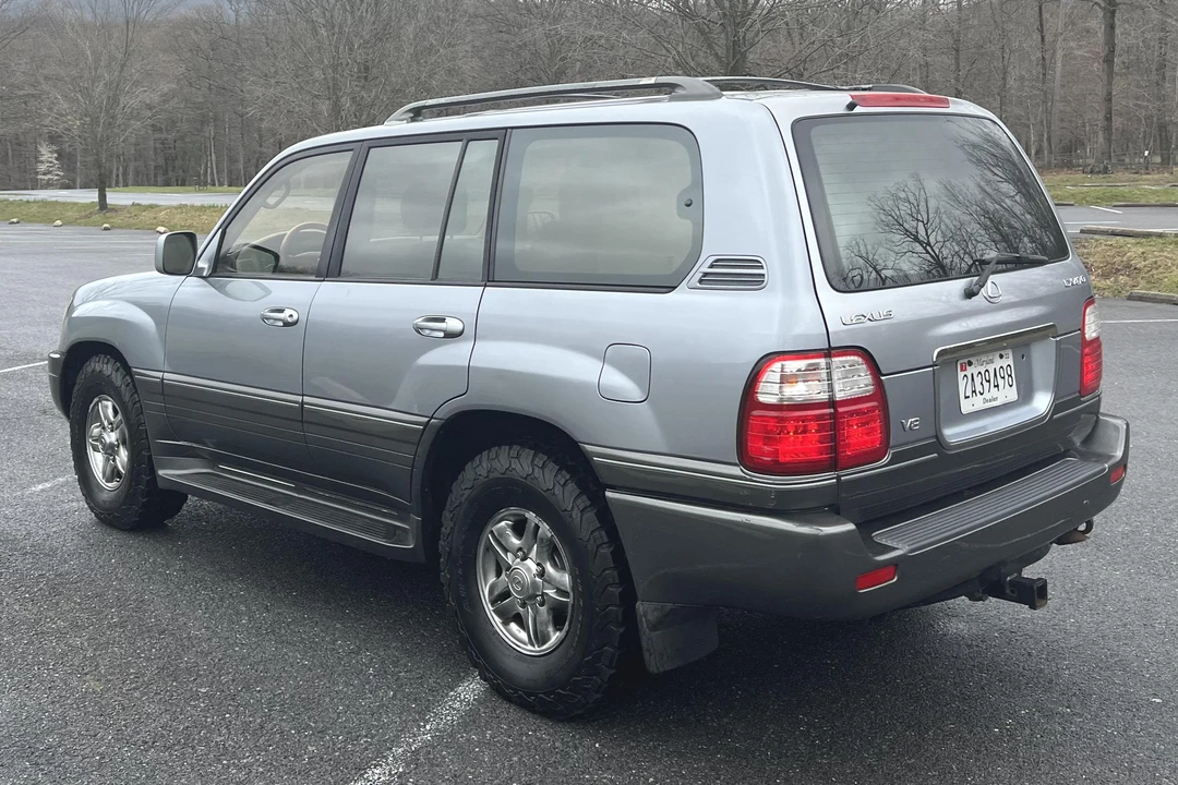 2001 Lexus LX 2nd Gen - Image 4 of 31