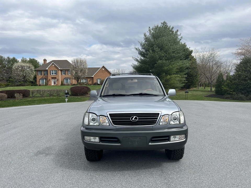 2001 Lexus LX 2nd Gen - Image 6 of 31