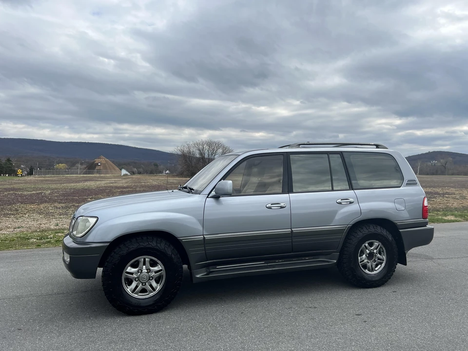 2001 Lexus LX 2nd Gen - Image 16 of 31