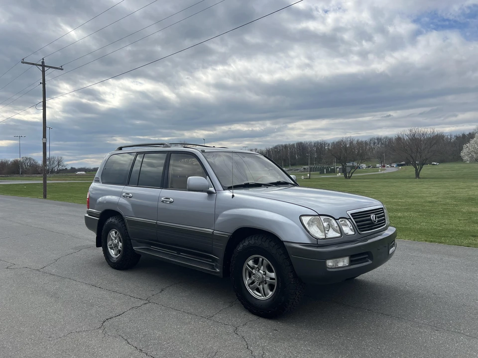 2001 Lexus LX 2nd Gen - Image 25 of 31