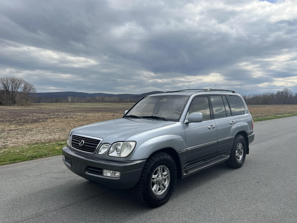 2001 Lexus LX 2nd Gen - Image 11 of 31