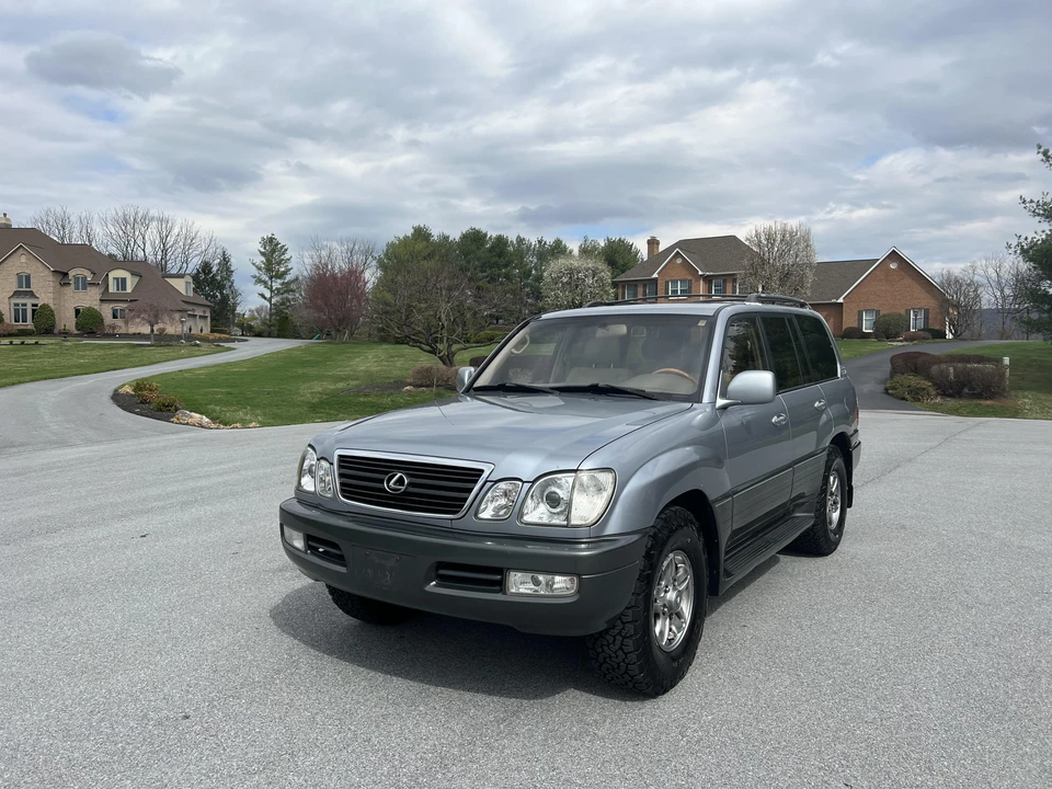 2001 Lexus LX 2nd Gen - Image 8 of 31