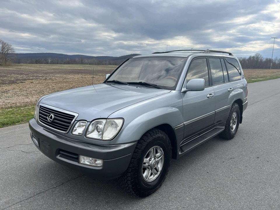 2001 Lexus LX 2nd Gen - Image 10 of 31