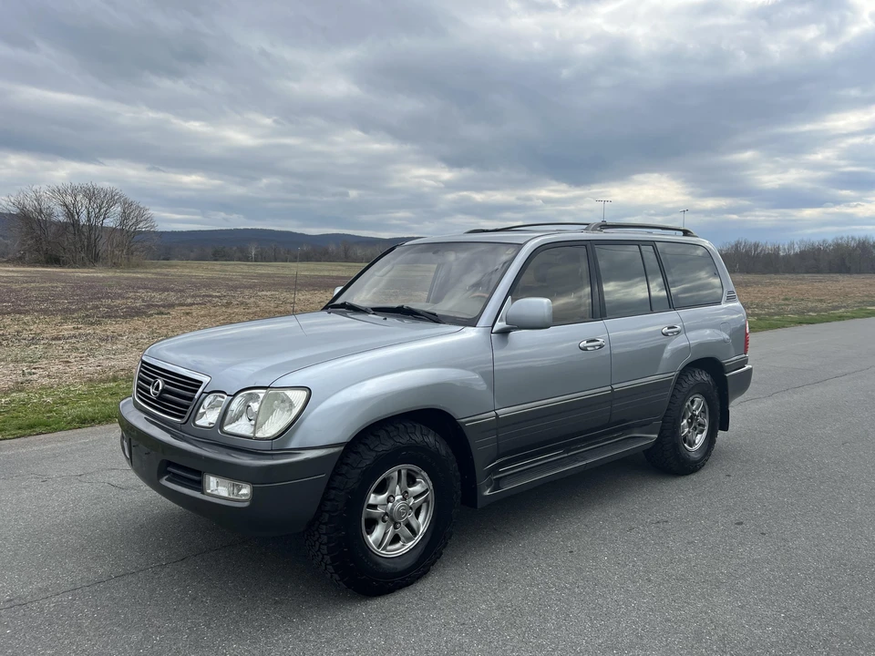 2001 Lexus LX 2nd Gen - Image 12 of 31