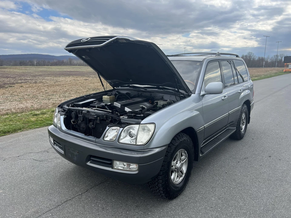 2001 Lexus LX 2nd Gen - Image 9 of 31