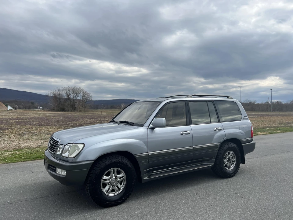 2001 Lexus LX 2nd Gen - Image 14 of 31