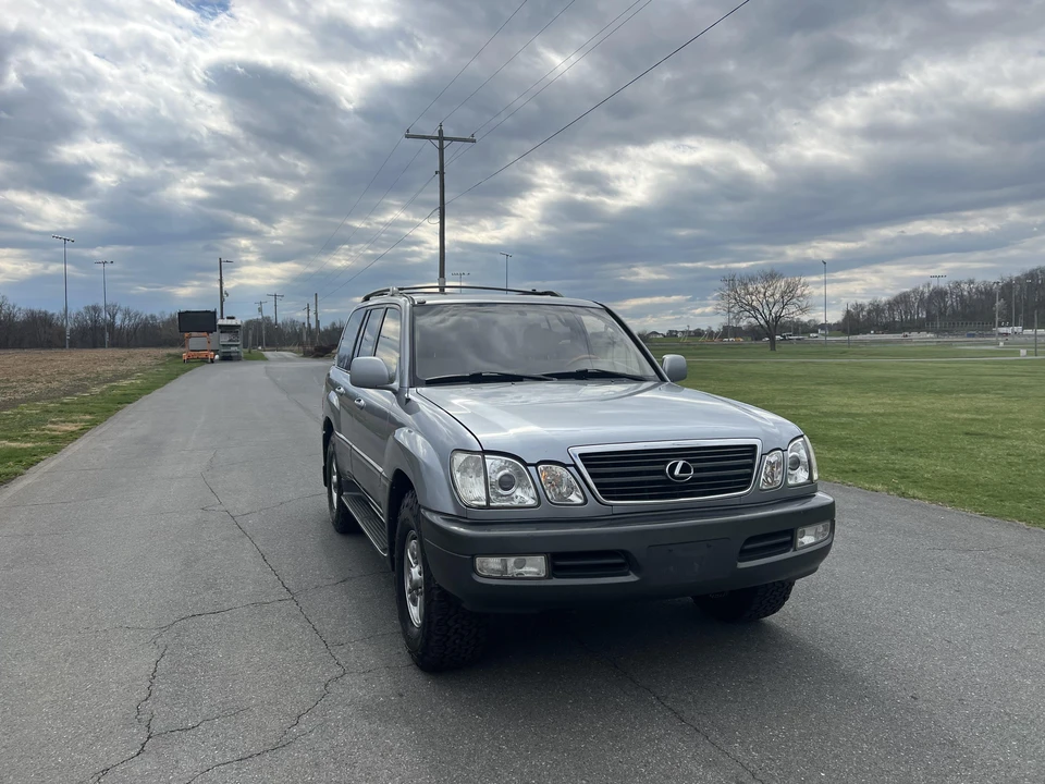 2001 Lexus LX 2nd Gen - Image 29 of 31