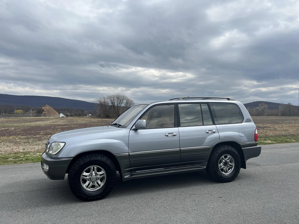 2001 Lexus LX 2nd Gen - Image 15 of 31