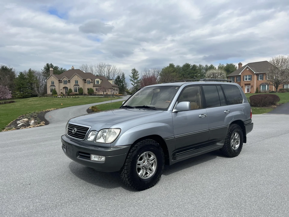 2001 Lexus LX 2nd Gen - Image 13 of 31