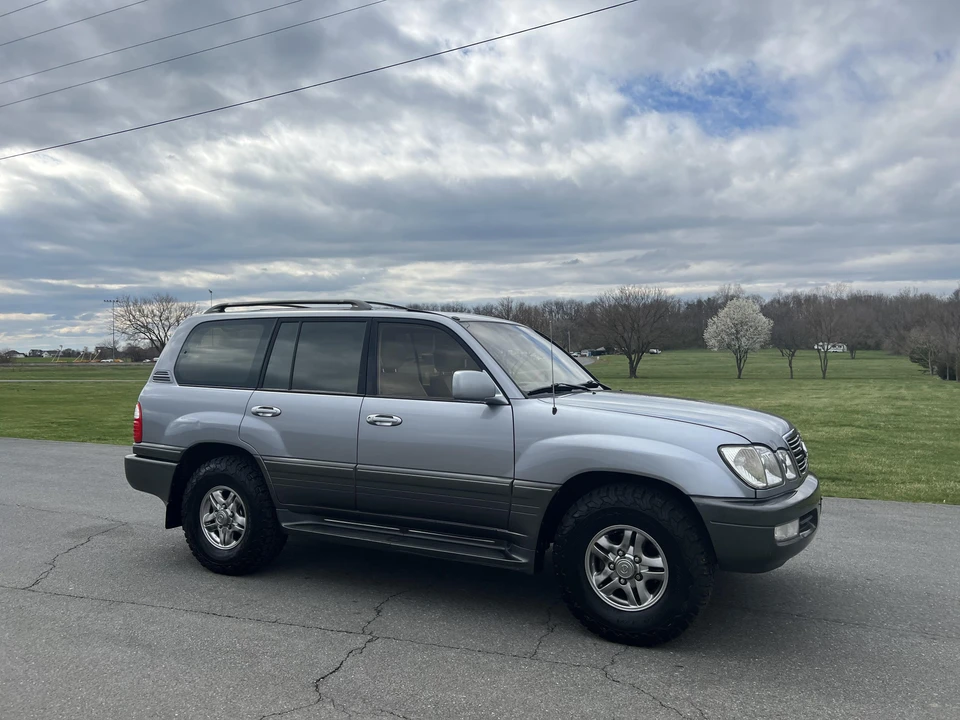 2001 Lexus LX 2nd Gen - Image 23 of 31