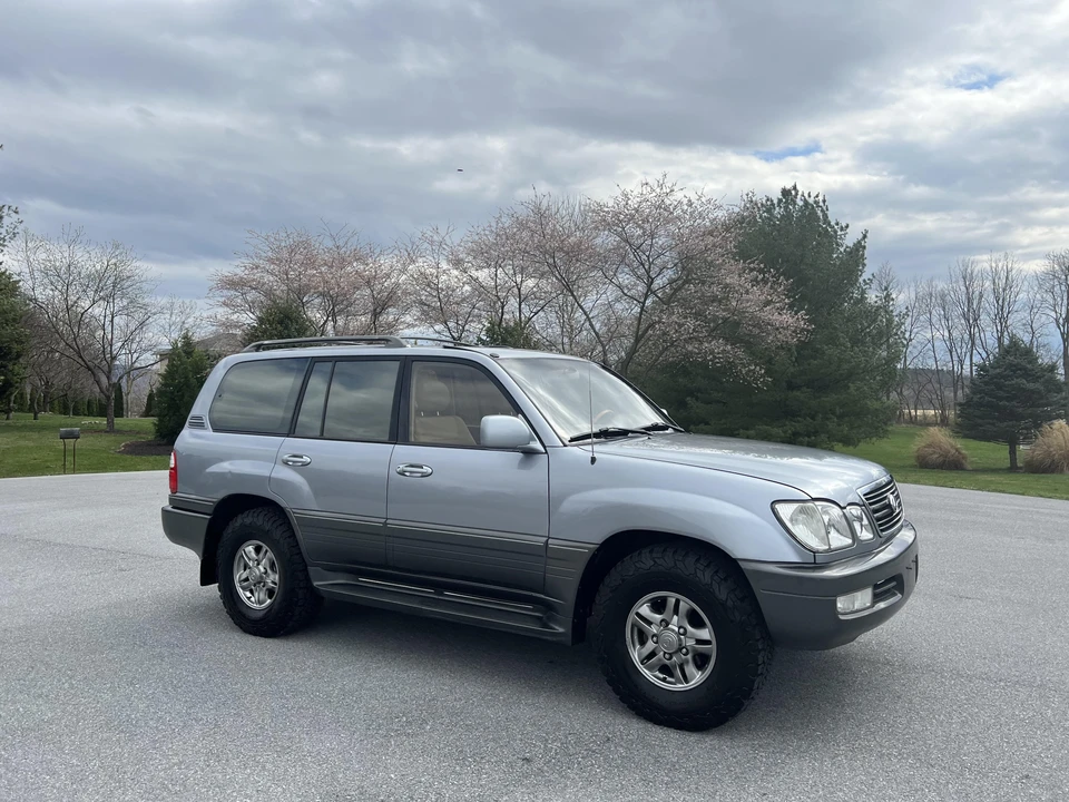 2001 Lexus LX 2nd Gen - Image 24 of 31