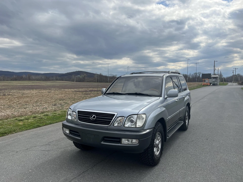 2001 Lexus LX 2nd Gen - Image 7 of 31