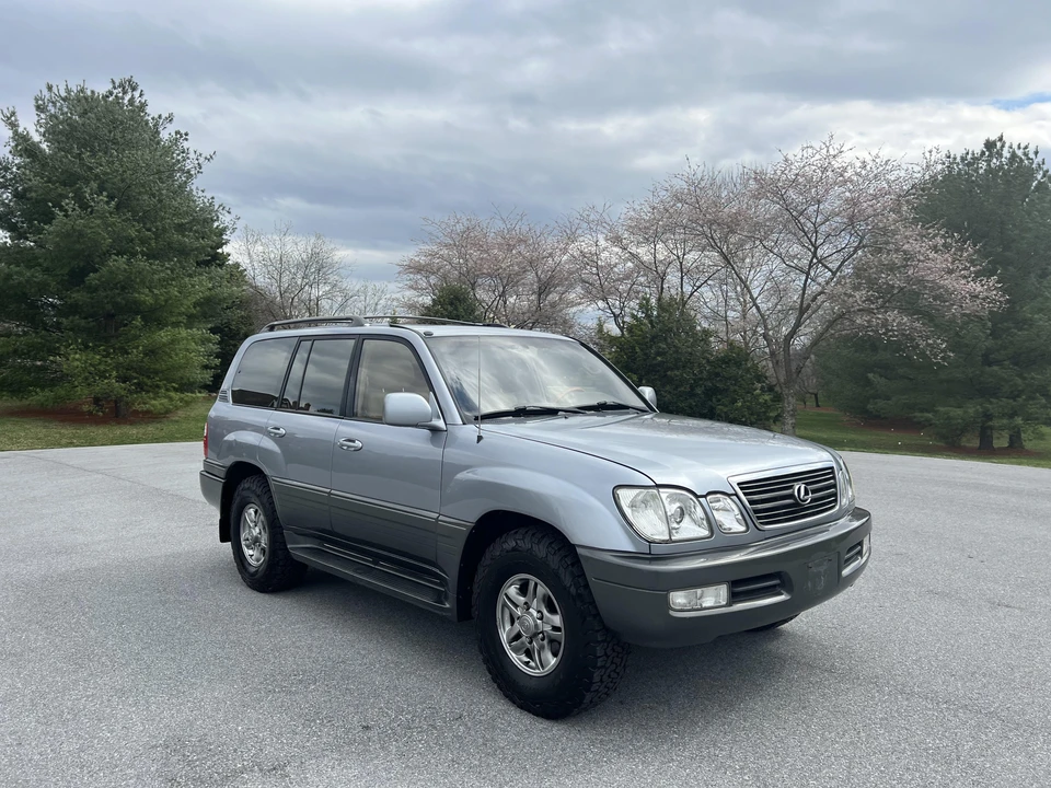 2001 Lexus LX 2nd Gen - Image 26 of 31