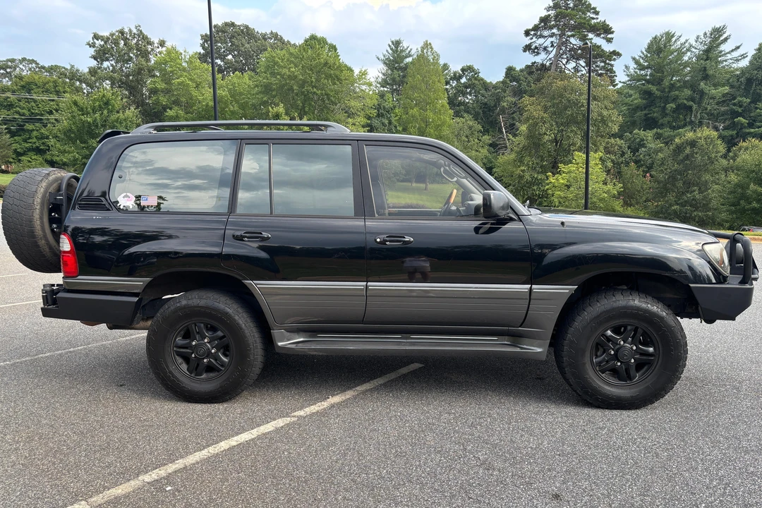 2001 Lexus LX 1st Gen - Image 3 of 31