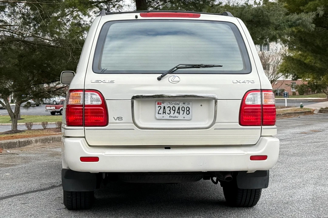 2001 Lexus LX 2nd Gen - Image 5 of 31