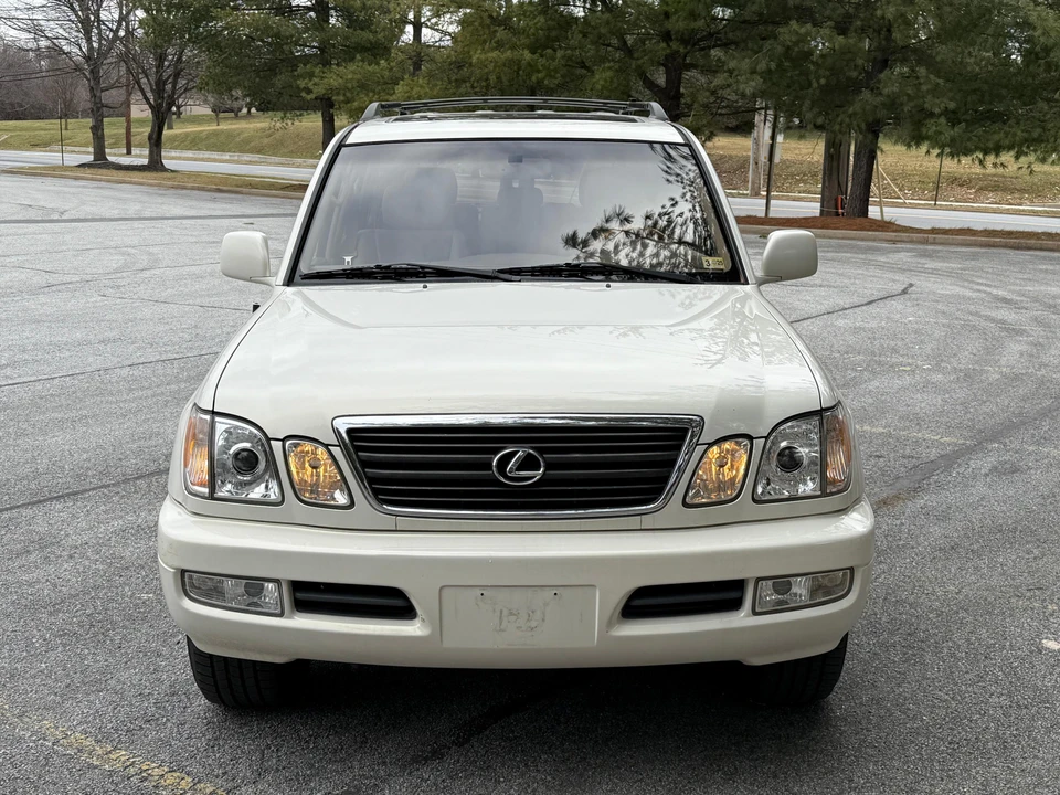 2001 Lexus LX 2nd Gen - Image 6 of 31