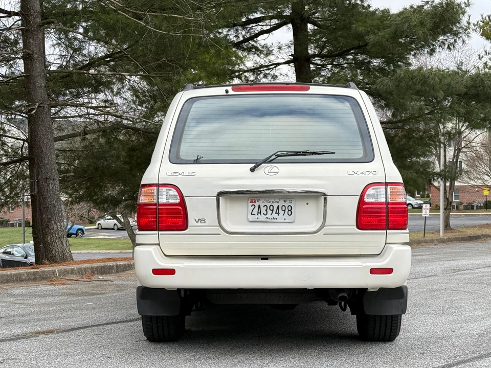 2001 Lexus LX 2nd Gen - Image 13 of 31