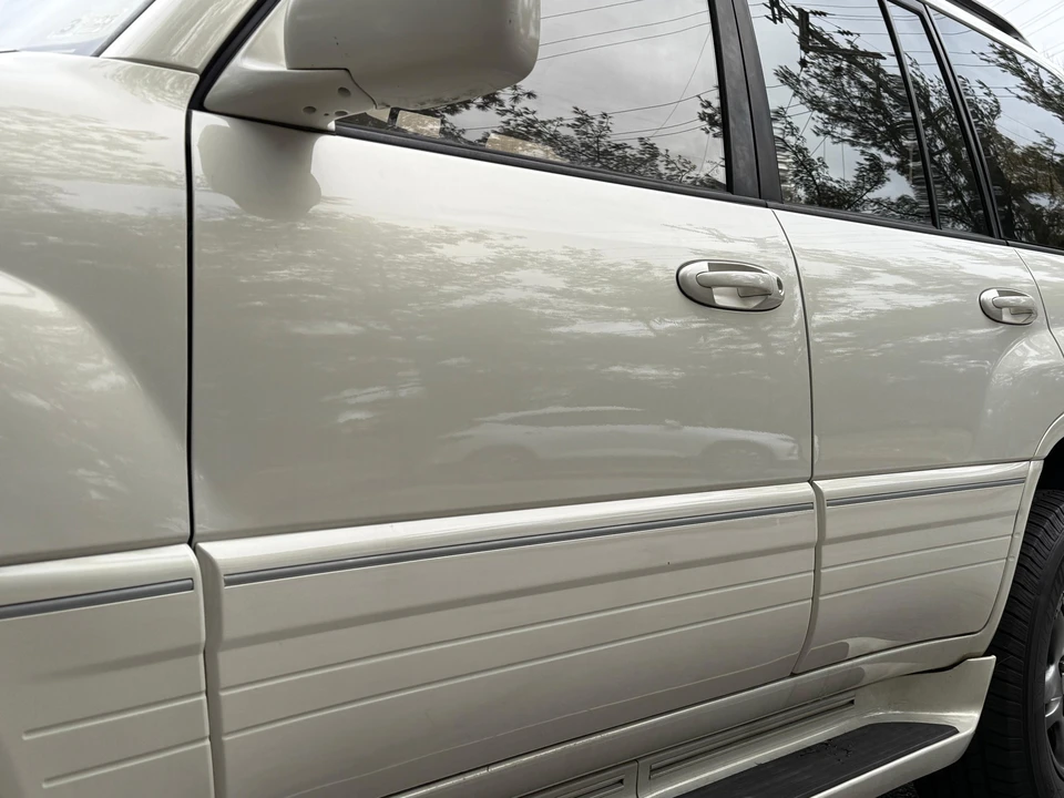 2001 Lexus LX 2nd Gen - Image 30 of 31