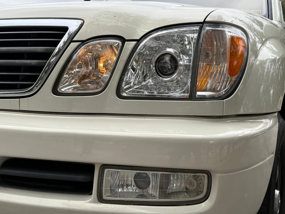 2001 Lexus LX 2nd Gen - Image 25 of 31