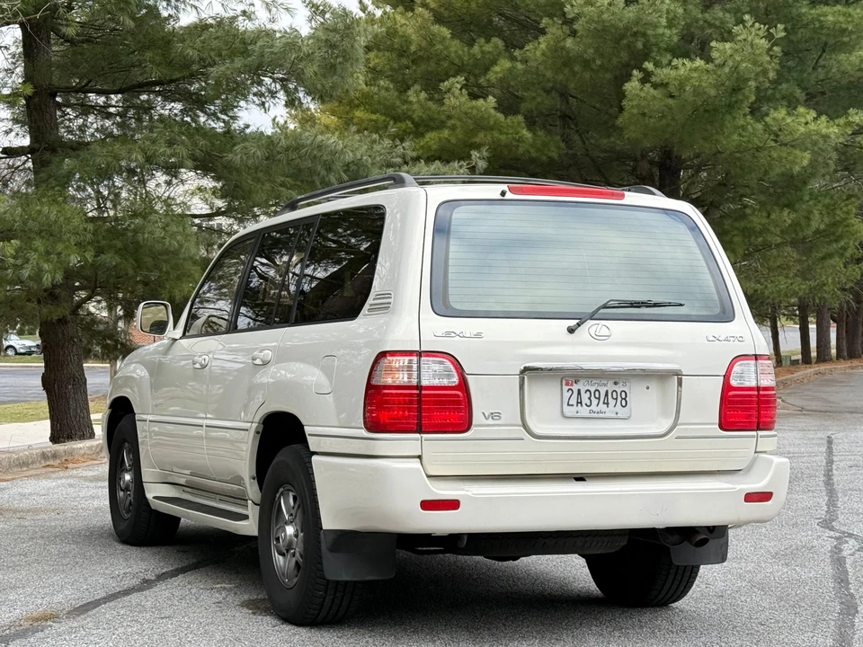 2001 Lexus LX 2nd Gen - Image 12 of 31