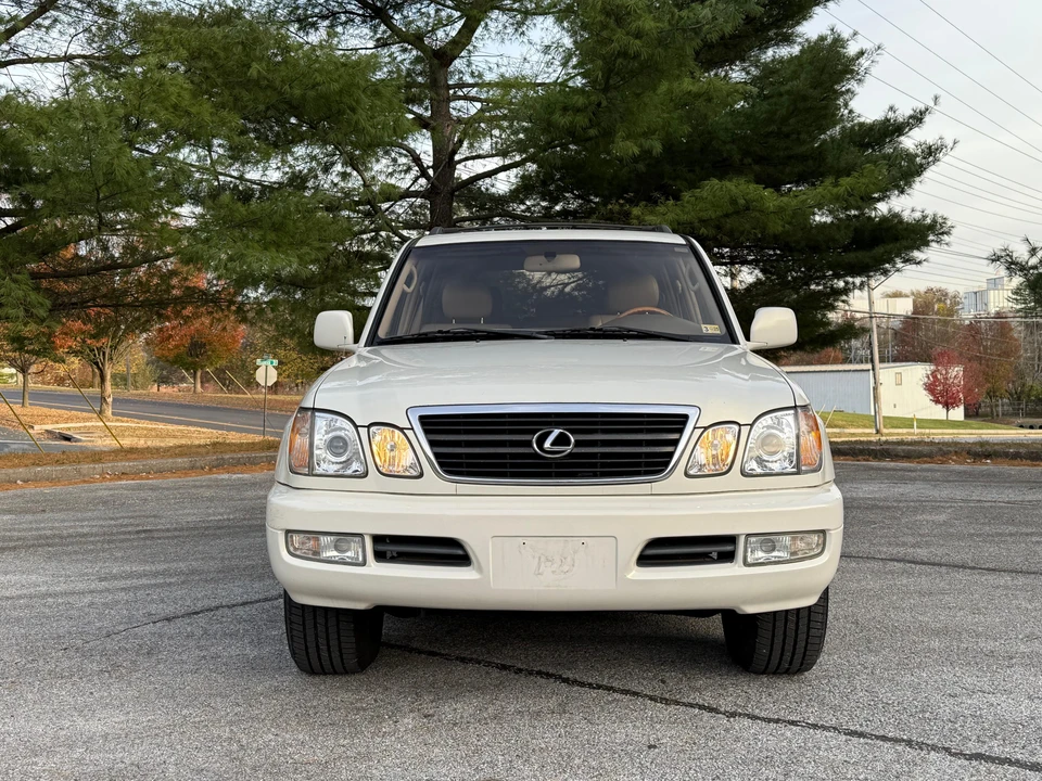 2001 Lexus LX 2nd Gen - Image 7 of 31