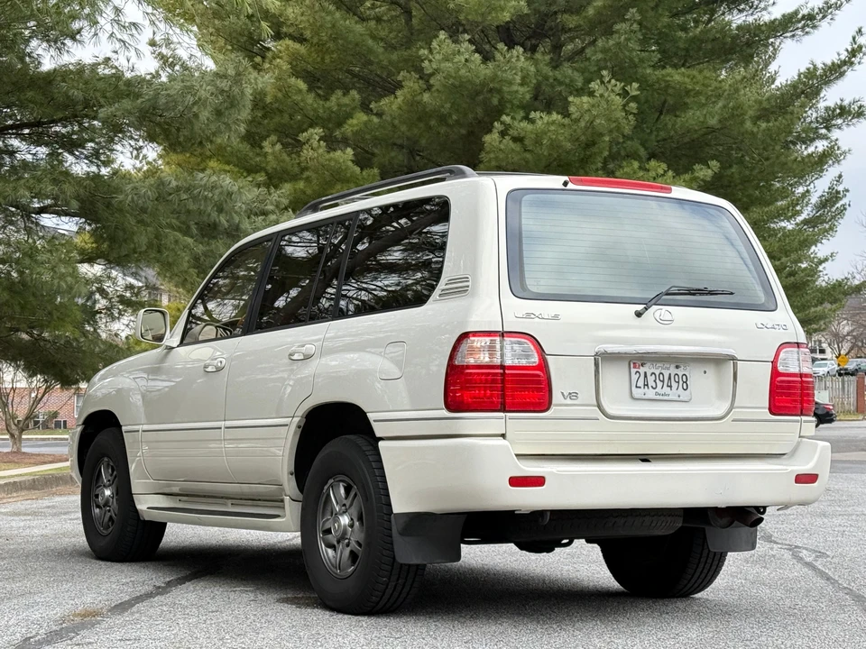2001 Lexus LX 2nd Gen - Image 10 of 31