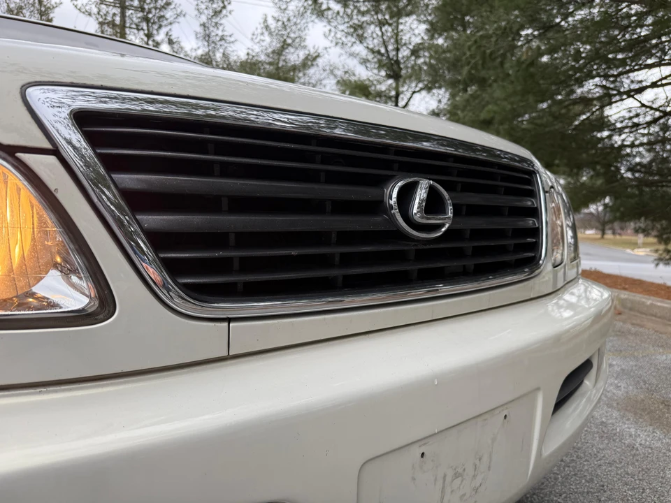 2001 Lexus LX 2nd Gen - Image 23 of 31