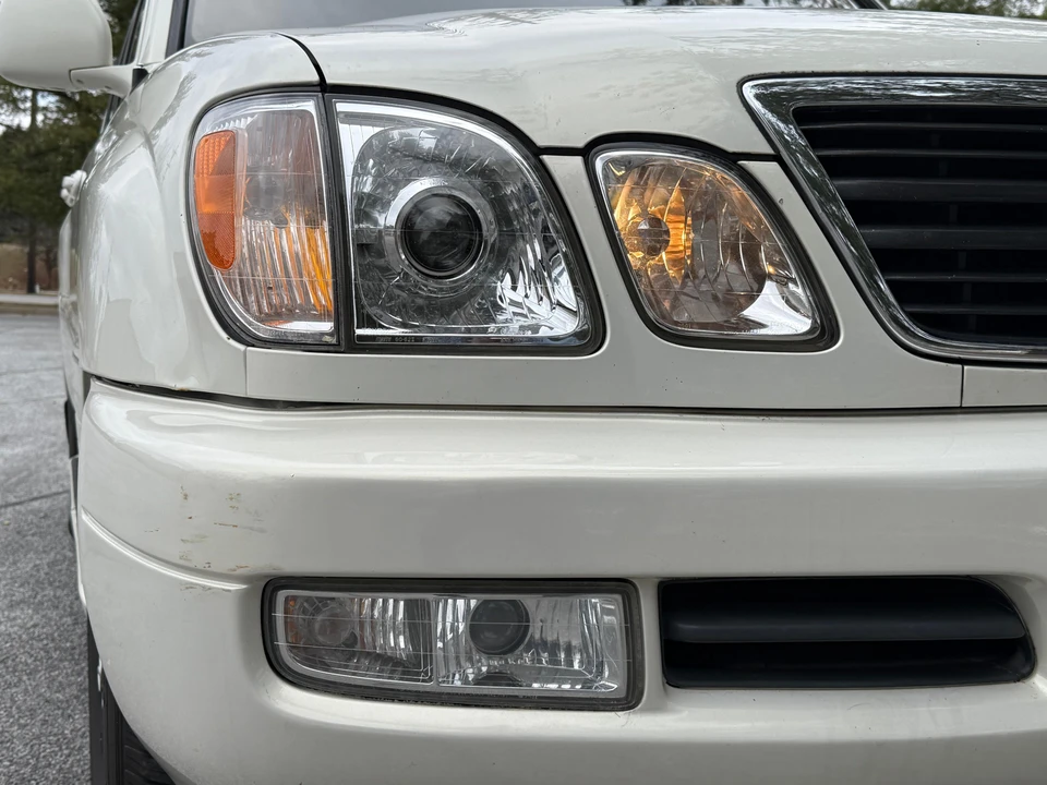 2001 Lexus LX 2nd Gen - Image 22 of 31