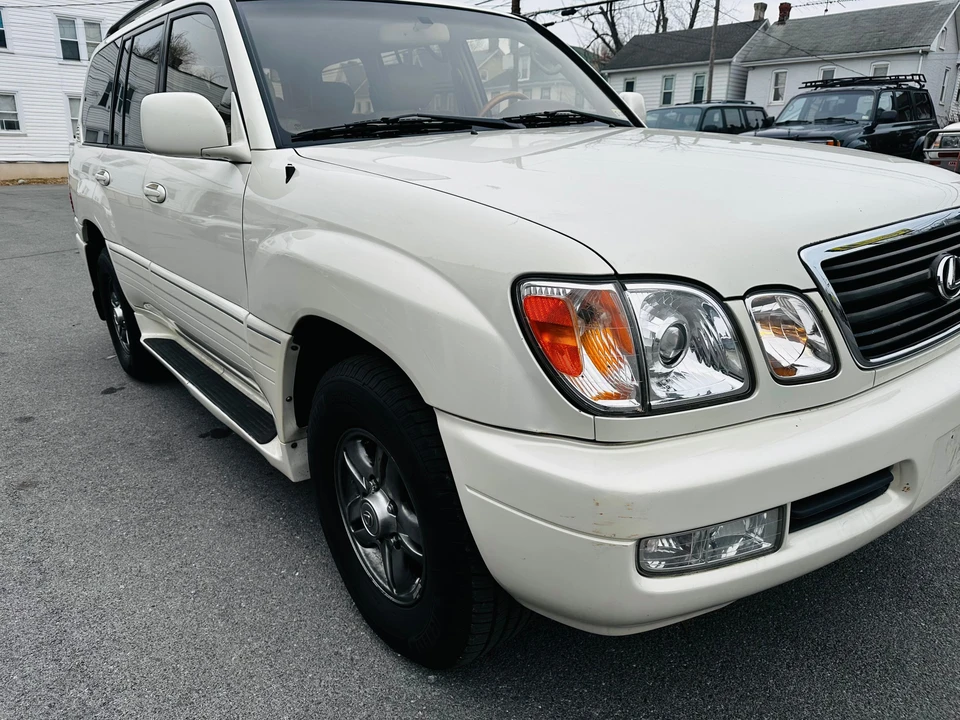 2001 Lexus LX 2nd Gen - Image 21 of 31