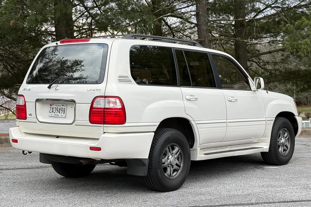 2001 Lexus LX 2nd Gen - Image 4 of 31
