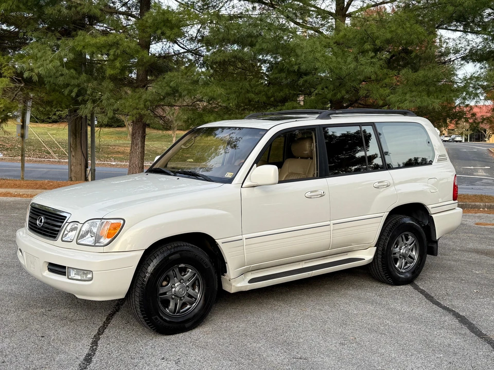 2001 Lexus LX 2nd Gen - Image 9 of 31
