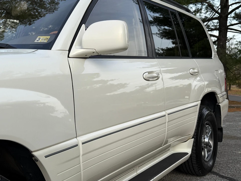 2001 Lexus LX 2nd Gen - Image 28 of 31