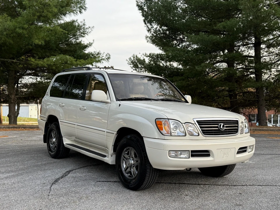 2001 Lexus LX 2nd Gen - Image 18 of 31