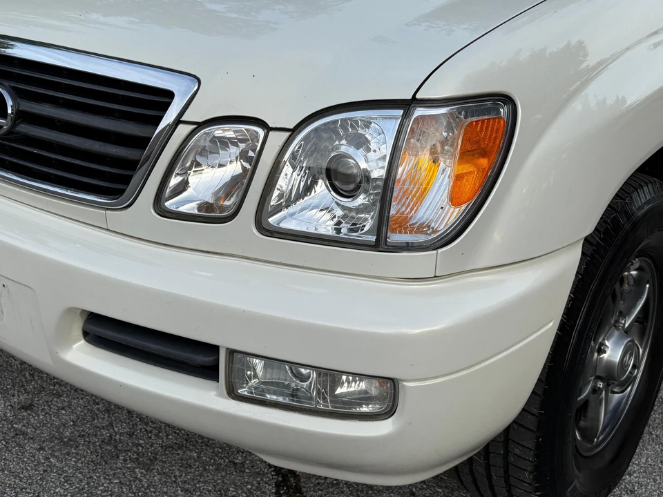 2001 Lexus LX 2nd Gen - Image 26 of 31
