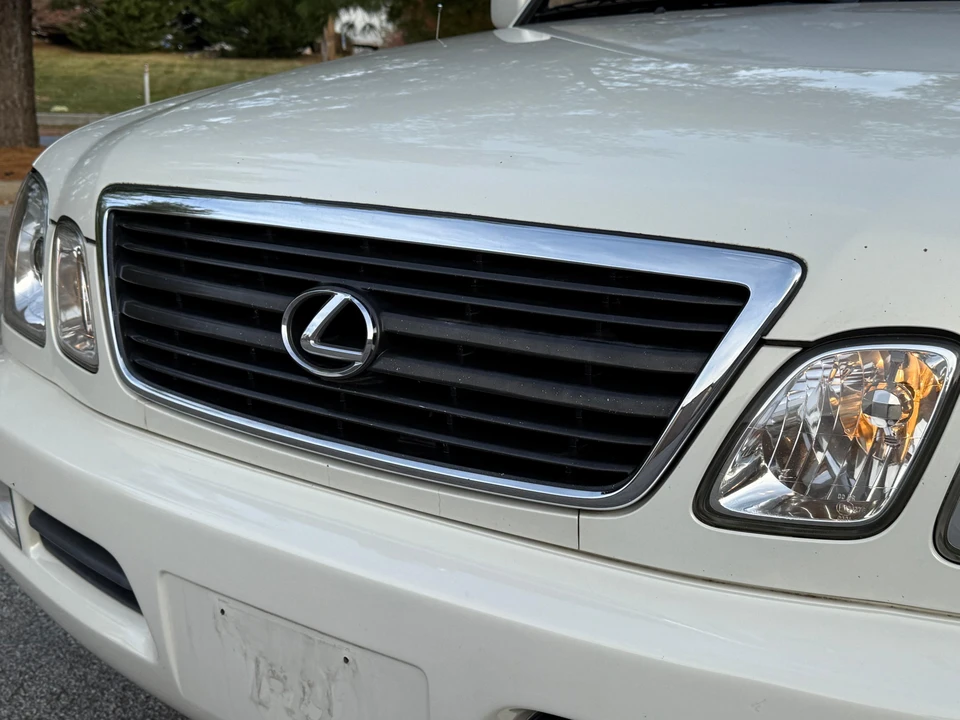 2001 Lexus LX 2nd Gen - Image 24 of 31
