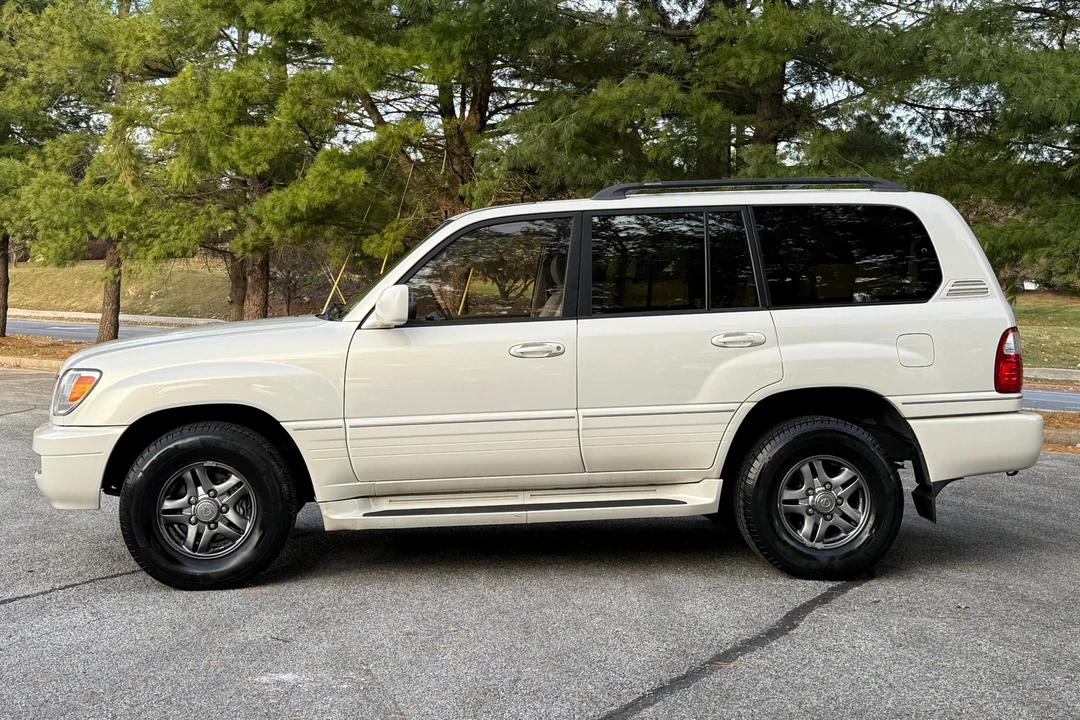 2001 Lexus LX 2nd Gen - Image 3 of 31