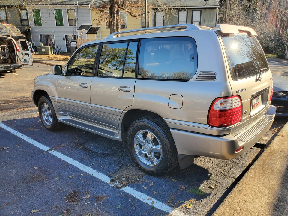 2001 Lexus LX 2nd Gen - Image 13 of 31