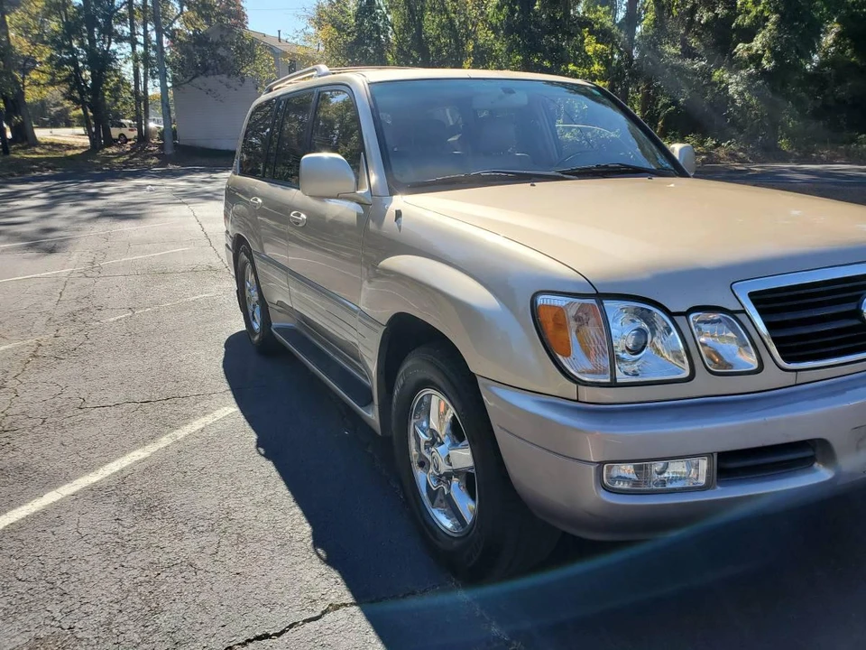 2001 Lexus LX 2nd Gen - Image 25 of 31