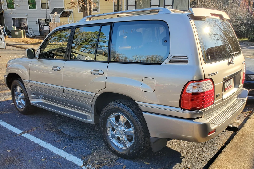 2001 Lexus LX 2nd Gen - Image 4 of 31
